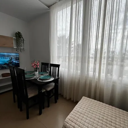 Διαμέρισμα Roses *