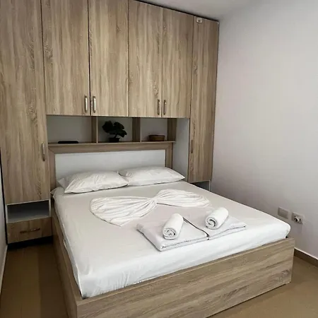 Διαμέρισμα Roses *